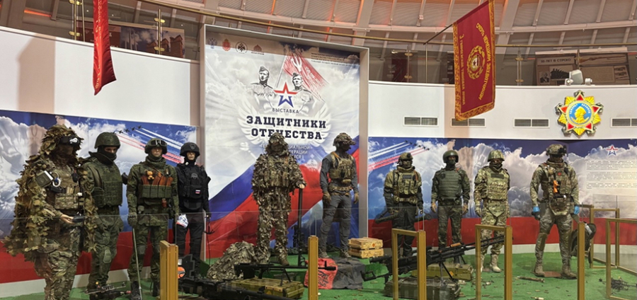 Выставки в здании-шлеме