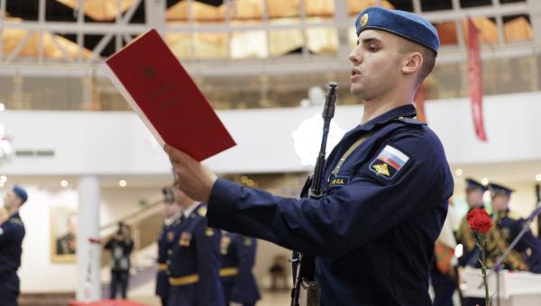 «Служу России!». Торжественная церемония принятия присяги личным составом научно-производственной роты состоялась в музее оружия Тульский Государственный Музей Оружия