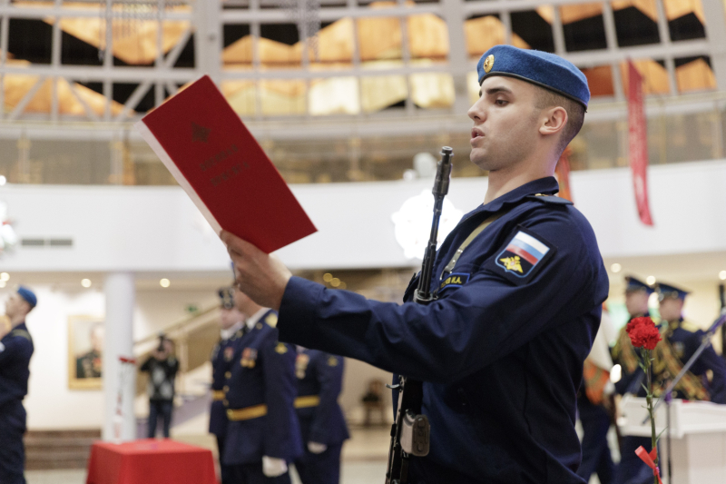 «Служу России!». Торжественная церемония принятия присяги личным составом научно-производственной роты состоялась в музее оружия Тульский Государственный Музей Оружия