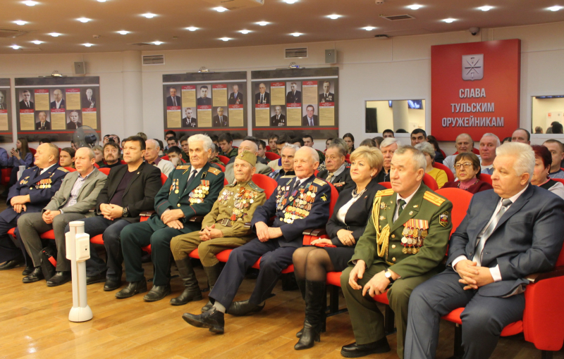 «Спасибо тебе, солдат!». В музее оружия авторы военно-патриотических публикаций… Тульский Государственный Музей Оружия