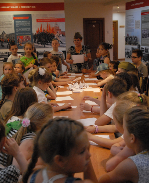 В музее прошли патриотические акции «Красная гвоздика» и «Белые журавли», посвященные Дню Памяти и Скорби Тульский Государственный Музей Оружия