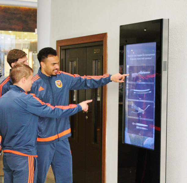 «Спасибо музейщикам за поднятие боевого духа тульского «Арсенала»!» Тульский Государственный Музей Оружия