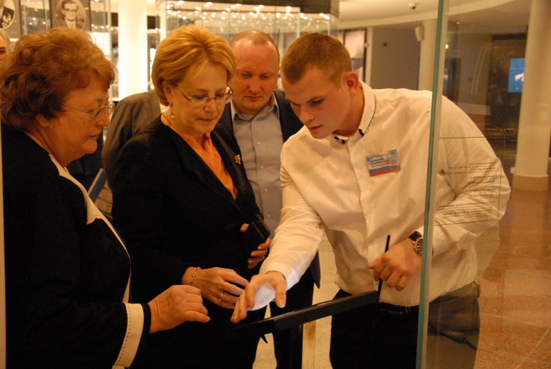 Министр здравоохранения Российской Федерации В.И. Скворцова познакомилась с уникальной коллекцией и ультрасовременной экспозицией Тульского музея оружия Тульский Государственный Музей Оружия