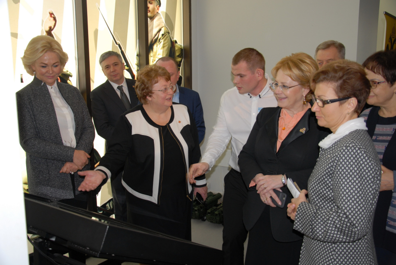 Министр здравоохранения Российской Федерации В.И. Скворцова познакомилась с уникальной коллекцией и ультрасовременной экспозицией Тульского музея оружия Тульский Государственный Музей Оружия