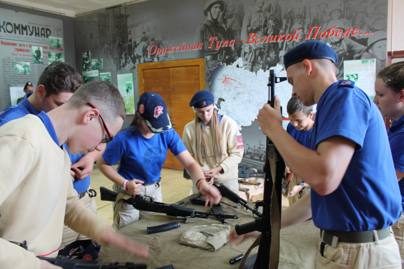 Открытие выставки «Легендарный Калашников» в здании музея оружия на территории Тульского кремля Тульский Государственный Музей Оружия