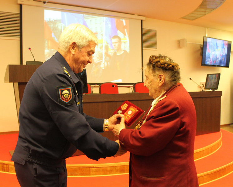 Равнение на ветеранов! Урок мужества в музее оружия Тульский Государственный Музей Оружия