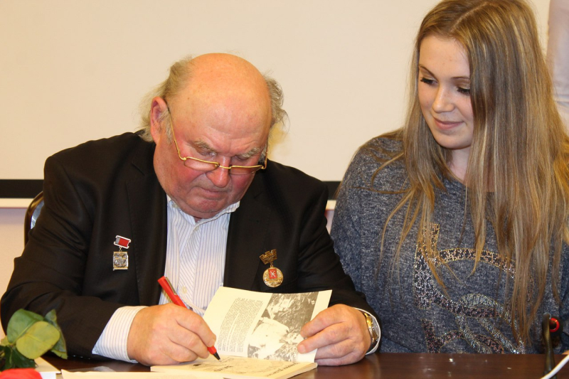 «Настраиваю душу на добро» - новый сборник стихов В.Г. Ходулина Тульский Государственный Музей Оружия