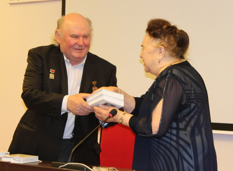 «Настраиваю душу на добро» - новый сборник стихов В.Г. Ходулина Тульский Государственный Музей Оружия