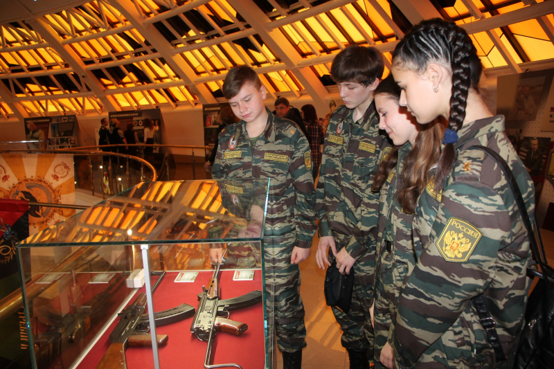 Выставка «Мир Калашникова» к 100-летию легендарного российского конструктора – оружейника открыта в Тульском музее оружия! Тульский Государственный Музей Оружия