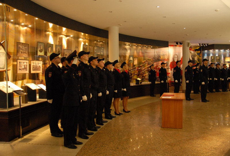 Молодые сотрудники органов и подразделений внутренних дел Тульской области приняли присягу в музее оружия Тульский Государственный Музей Оружия