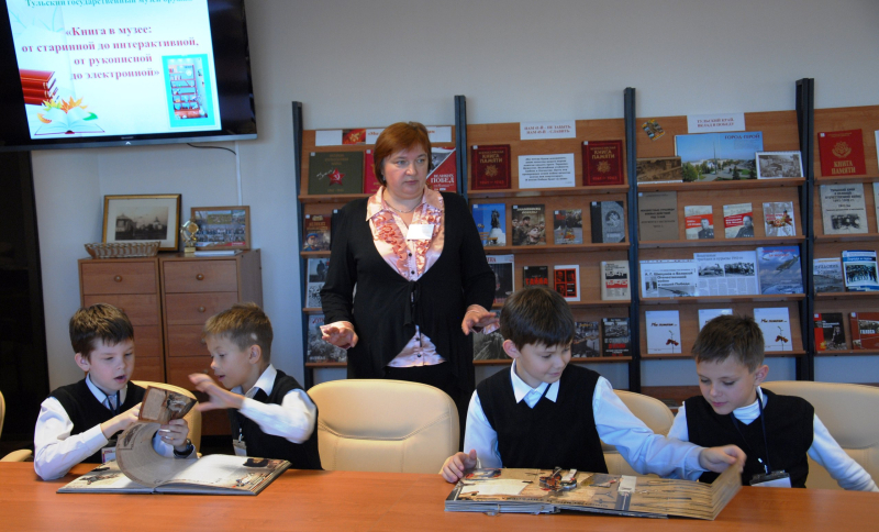 Книга в музее: от старинной до интерактивной, от рукописной до электронной. Тульский Государственный Музей Оружия