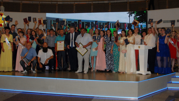 В Тульском музее оружия выпускникам торжественно вручили дипломы о профессиональном образовании Тульский Государственный Музей Оружия