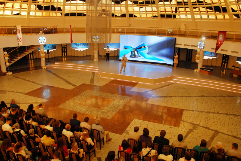 В Тульском музее оружия выпускникам торжественно вручили дипломы о профессиональном образовании Тульский Государственный Музей Оружия