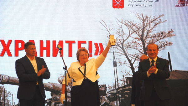 В музее оружия состоялось важнейшее историческое событие - музей получил на хранение священные реликвии города-героя Тулы: знамя города-героя Тулы, медаль «Золотая Звезда», орден Ленина и цен Тульский Государственный Музей Оружия