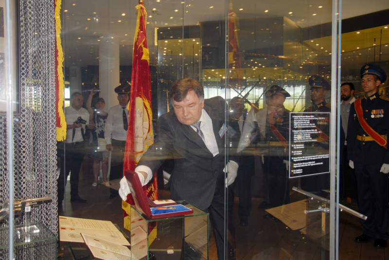 В музее оружия состоялось важнейшее историческое событие - музей получил на хранение священные реликвии города-героя Тулы: знамя города-героя Тулы, медаль «Золотая Звезда», орден Ленина и цен Тульский Государственный Музей Оружия