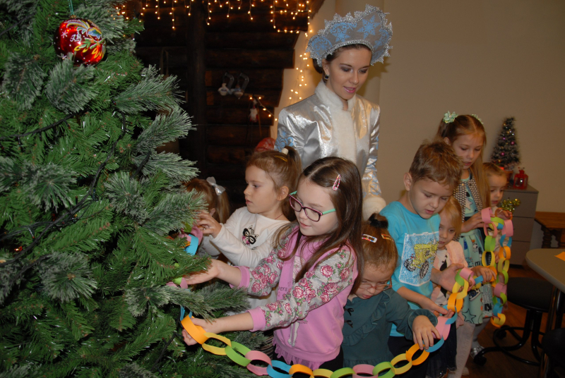 Более 400 мальчишек и девчонок посетили сказочную мастерскую Деда Мороза в музее оружия. Тульский Государственный Музей Оружия