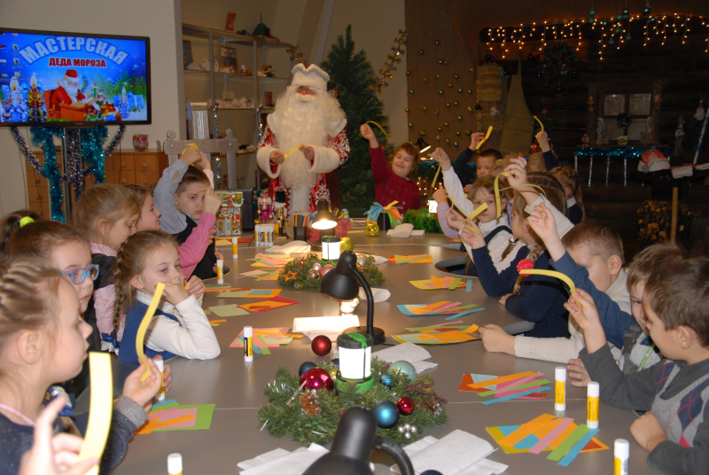 Более 400 мальчишек и девчонок посетили сказочную мастерскую Деда Мороза в музее оружия. Тульский Государственный Музей Оружия