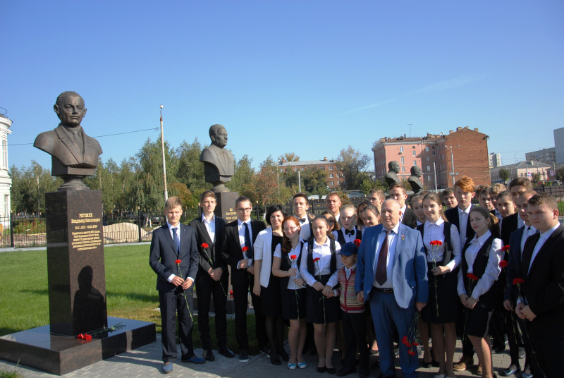 «Во всём мире нет таких городов, где была бы такая Аллея Славы знаменитых оружейников» Тульский Государственный Музей Оружия