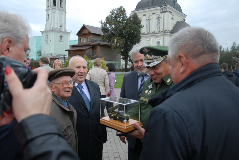 День оружейника в музее оружия! На Аллее Славы знаменитых оружейников г. Тулы открыт бюст Ф.Г.Гилленшмидта! Тульский Государственный Музей Оружия