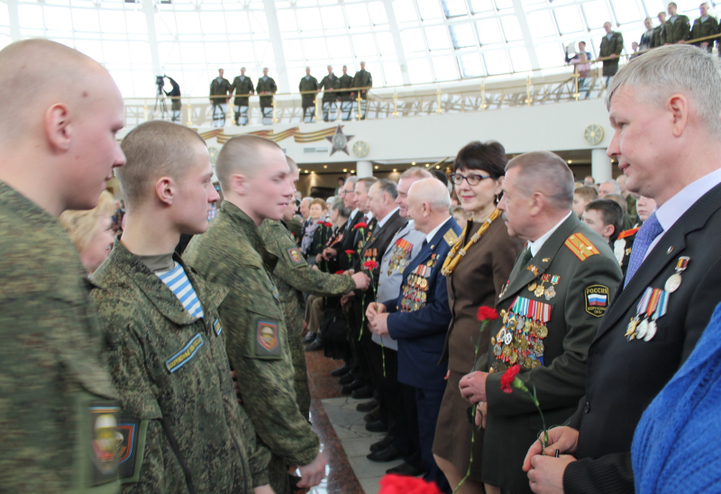 Три поколения воинов принимали поздравления в Тульском музее оружия Тульский Государственный Музей Оружия