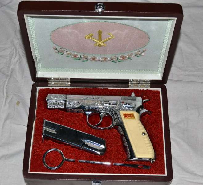 «Наградное и подарочное оружие российских военачальников ХХ века» Тульский Государственный Музей Оружия