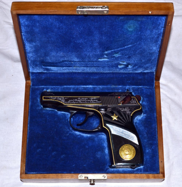 «Наградное и подарочное оружие российских военачальников ХХ века» Тульский Государственный Музей Оружия