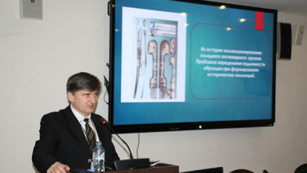 "Из истории коллекционирования холодного антикварного оружия. Проблема определения подлинности образцов при формировании оружейных коллекций" А.В. Зубарева Тульский Государственный Музей Оружия