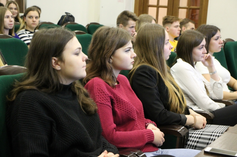 "Из истории коллекционирования холодного антикварного оружия. Проблема определения подлинности образцов при формировании оружейных коллекций" А.В. Зубарева Тульский Государственный Музей Оружия