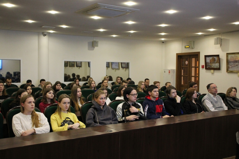 "Из истории коллекционирования холодного антикварного оружия. Проблема определения подлинности образцов при формировании оружейных коллекций" А.В. Зубарева Тульский Государственный Музей Оружия