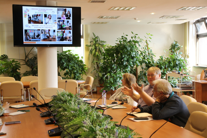 Встреча с кандидатом филологических наук, доцентом кафедры лингвистики и перевода Тульского государственного университета Пухановым Сергеем Александровичем Тульский Государственный Музей Оружия