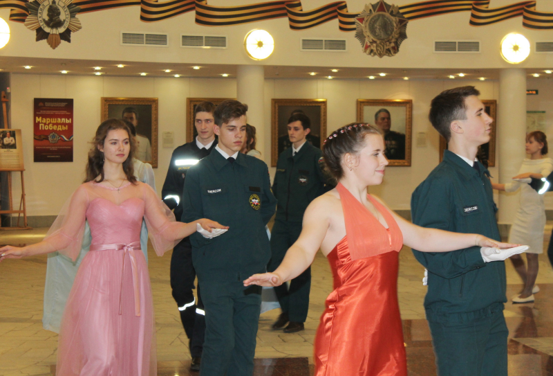 «… И скоро балу быть…» Кадетский бал в музее оружия Тульский Государственный Музей Оружия