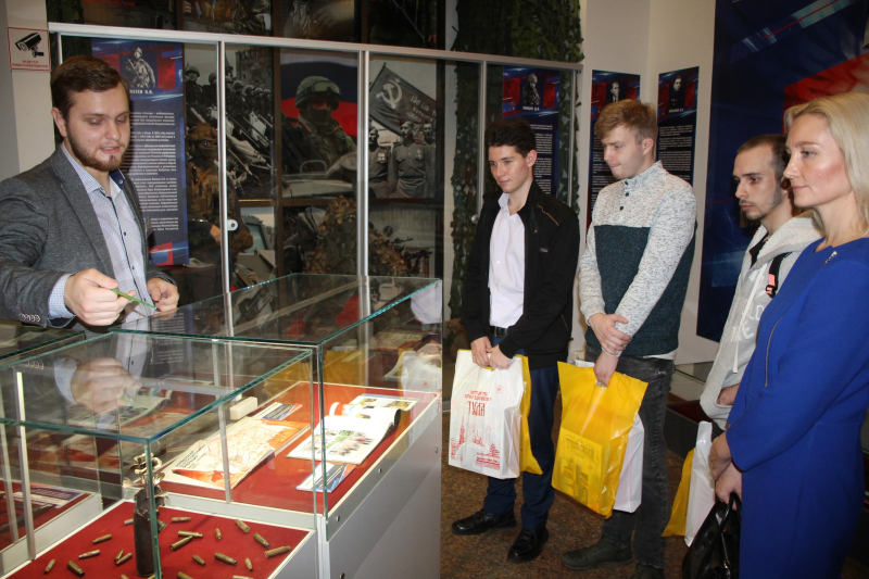 В музее оружия призывники г. Тулы приняли участие во Всероссийской патриотической акции «День призывника» в рамках проекта «Непокоренный рубеж» Тульский Государственный Музей Оружия