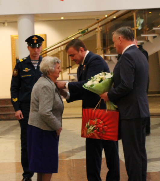 Губернатор Тульской области А.Г. Дюмин и гендиректор ООО «Газпром межрегионгаз» С.В. Густов вручили медали «75 лет Победы в Великой Отечественной войне» Тульский Государственный Музей Оружия