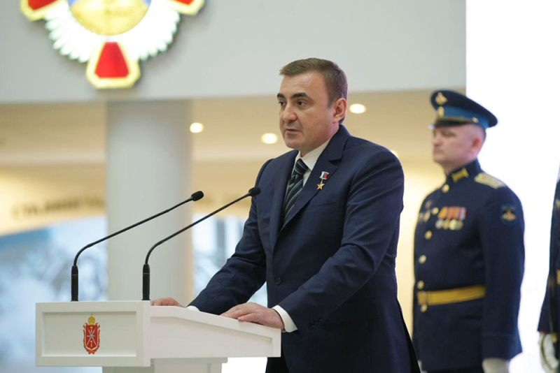 Губернатор Тульской области А.Г. Дюмин и гендиректор ООО «Газпром межрегионгаз» С.В. Густов вручили медали «75 лет Победы в Великой Отечественной войне» Тульский Государственный Музей Оружия