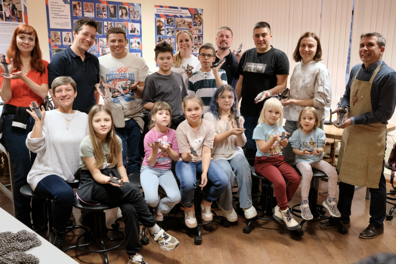 19 октября, в День отца, стены легендарного Тульского музея оружия наполнялись не только историей доблести, но и особым семейным творчеством! Тульский Государственный Музей Оружия