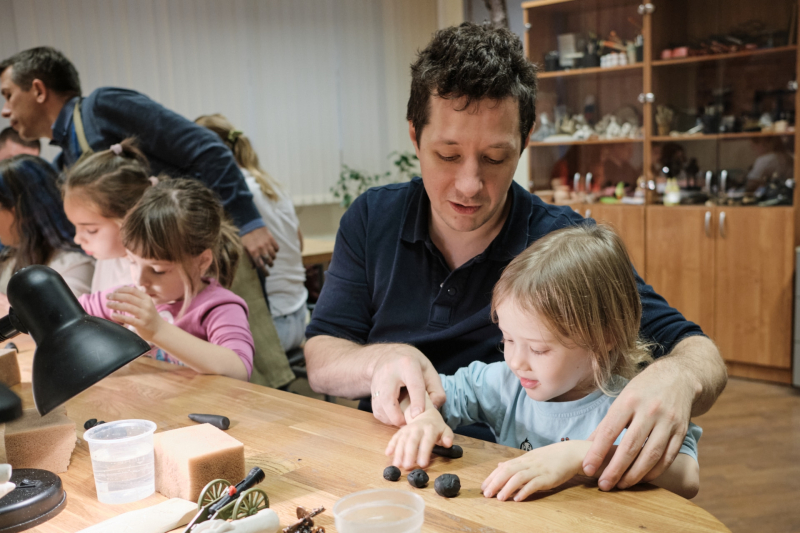 19 октября, в День отца, стены легендарного Тульского музея оружия наполнялись не только историей доблести, но и особым семейным творчеством! Тульский Государственный Музей Оружия