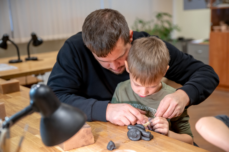 19 октября, в День отца, стены легендарного Тульского музея оружия наполнялись не только историей доблести, но и особым семейным творчеством! Тульский Государственный Музей Оружия