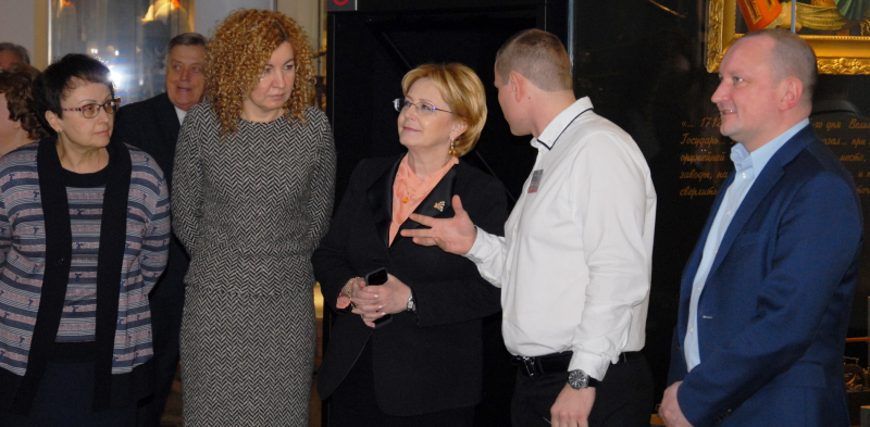 Министр здравоохранения РФ В.И. Скворцова познакомилась с ультрасовременной экспозицией Тульского музея оружия. Тульский Государственный Музей Оружия