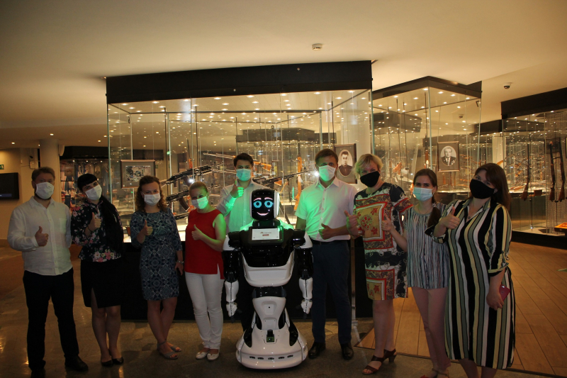 Экскурсоводом в Тульском музее оружия стал робот, разработанный в России Тульский Государственный Музей Оружия