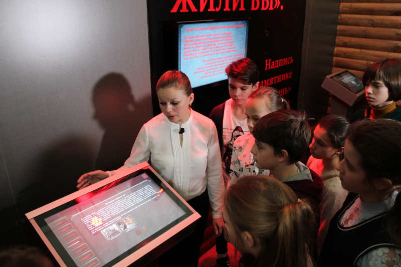 Встреча с боевым летчиком Великой Отечественной войны в фюзеляже самолета на выставке «Война и мифы» в музее оружия Тульский Государственный Музей Оружия