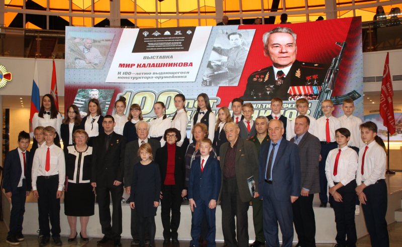 Выставка «Мир Калашникова» к 100-летию легендарного российского конструктора – оружейника открыта в Тульском музее оружия! Тульский Государственный Музей Оружия