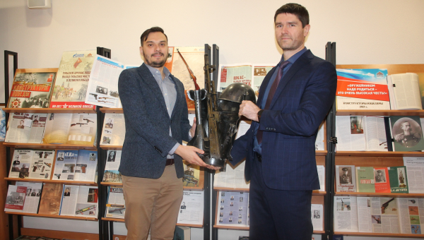 Экспозиция выставки «Защитники Отечества» пополнилась новым экспонатом – скульптурной композицией, поступившей из зоны проведения специальной военной операции! Тульский Государственный Музей Оружия