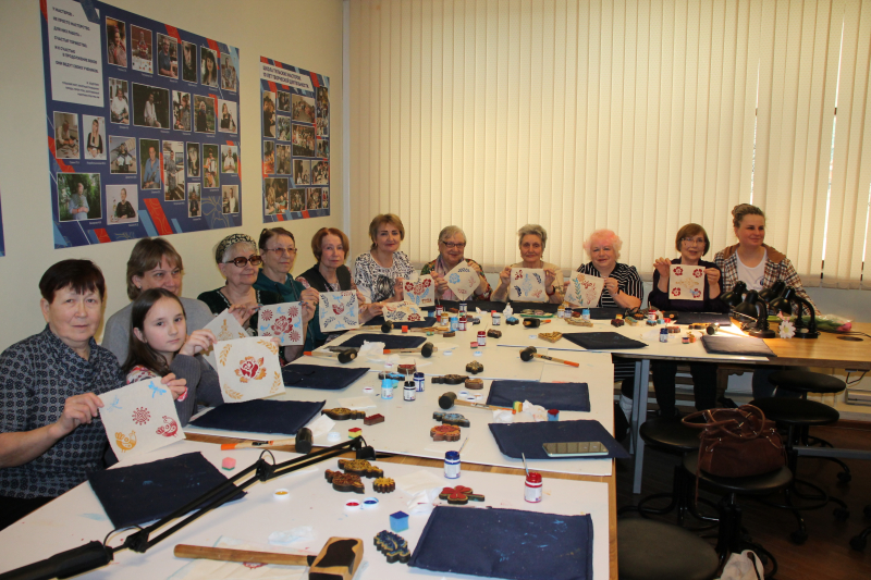 В Международный женский день в музее оружия посетители музея делятся весенним вдохновением на творческих мастер-классах школы тульских мастеров! Тульский Государственный Музей Оружия