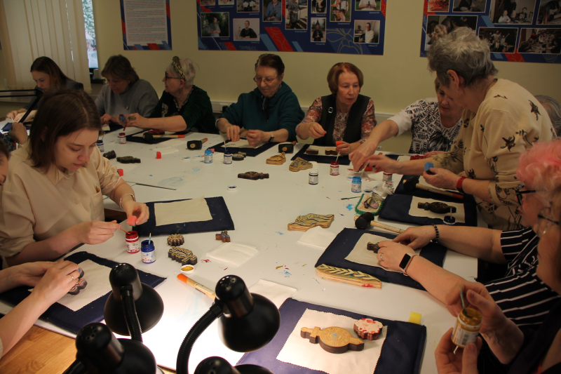 В Международный женский день в музее оружия посетители музея делятся весенним вдохновением на творческих мастер-классах школы тульских мастеров! Тульский Государственный Музей Оружия