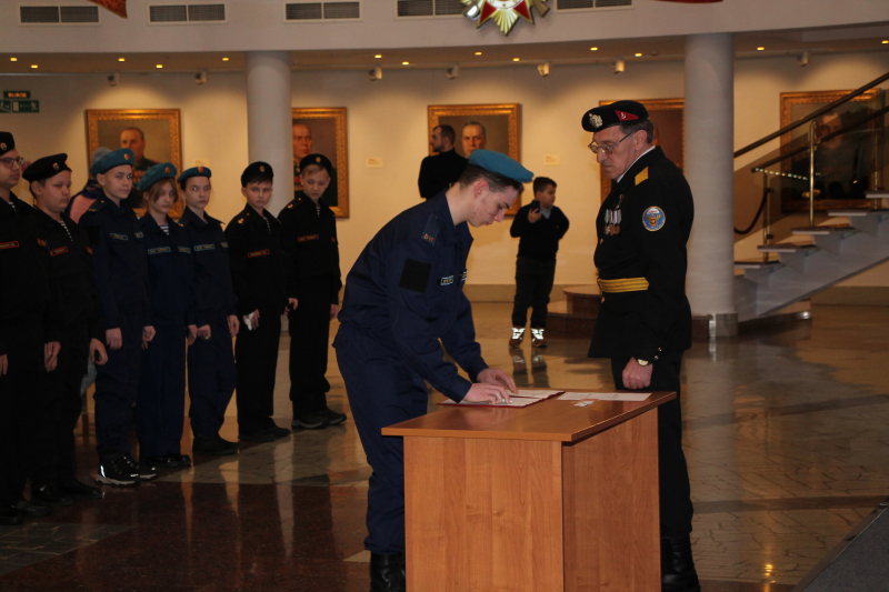 В День защитника Отечества в Зале Славы российского оружия Тульского государственного музея оружия торжественно приняли присягу воспитанники военно-патриотического клуба «Тайфун»! Тульский Государственный Музей Оружия