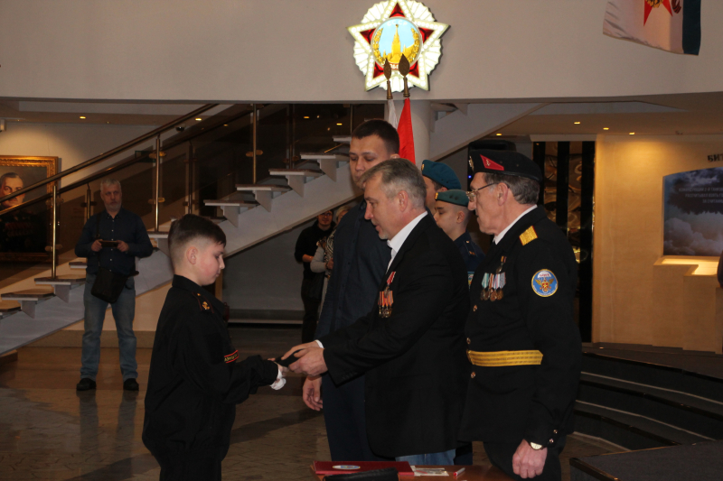 В День защитника Отечества в Зале Славы российского оружия Тульского государственного музея оружия торжественно приняли присягу воспитанники военно-патриотического клуба «Тайфун»! Тульский Государственный Музей Оружия