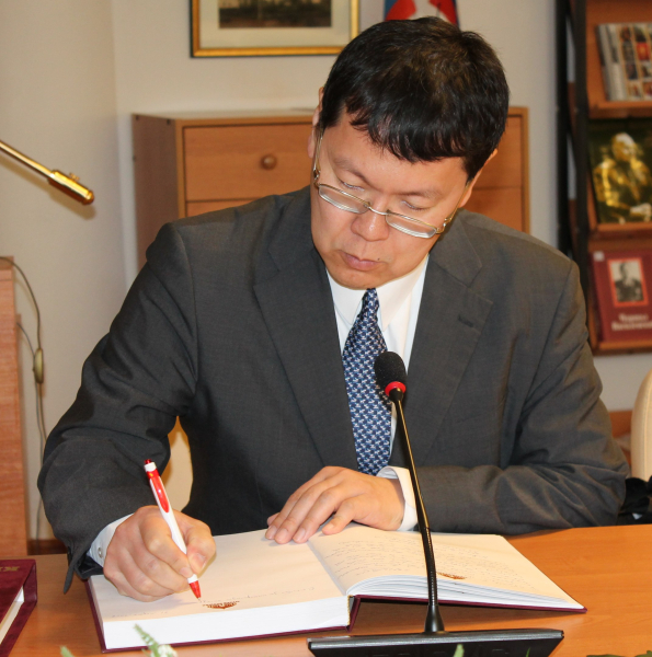 Полномочный министр Посольства Японии в России Токуро Фуруя: « В Японии нет такого музея». Тульский Государственный Музей Оружия