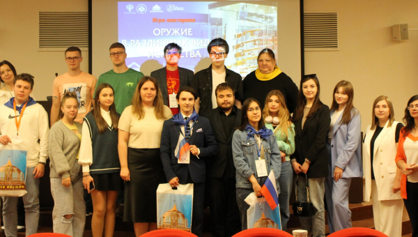 Сегодня в интеллектуальной битве «Оружие в различных видах искусства» сошлись команды «Молодежная избирательная комиссия», «Навигаторы детства», «Комсомол» и «Защитник». Тульский Государственный Музей Оружия
