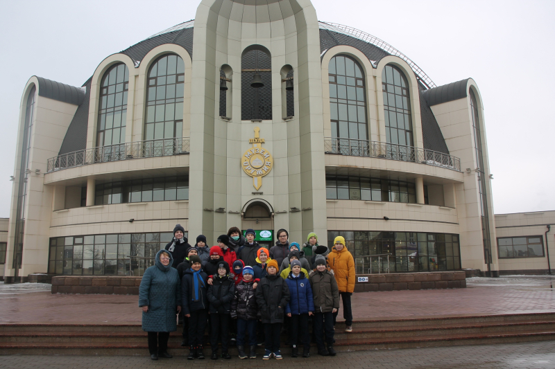 На территории Тульского музея оружия состоялась торжественное возложение цветов на Аллее Славы знаменитых оружейников. Тульский Государственный Музей Оружия