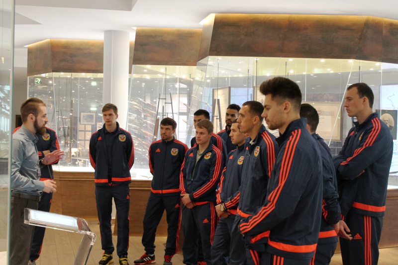 «Спасибо музейщикам за поднятие боевого духа тульского «Арсенала»!» Тульский Государственный Музей Оружия